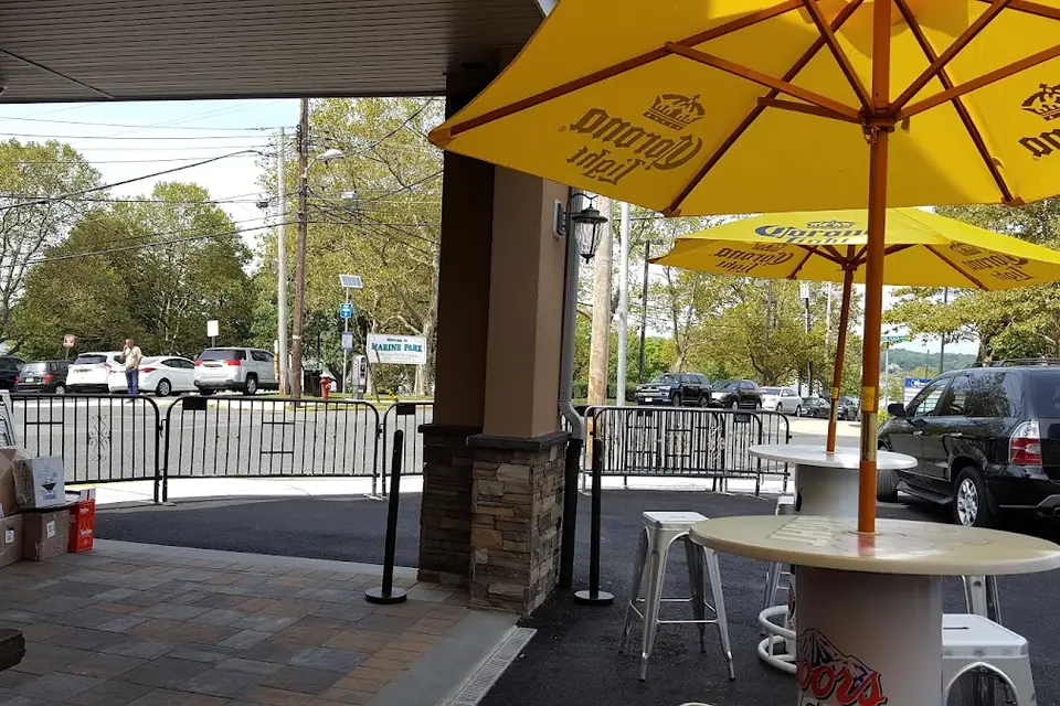 Red Rock Tap + Grill